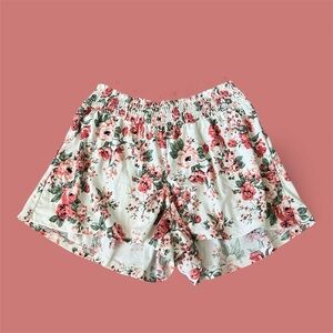 ⚪️NO COMMENT: Junior girl L, cream w/multicolor floral print stretchy shorts⚪️